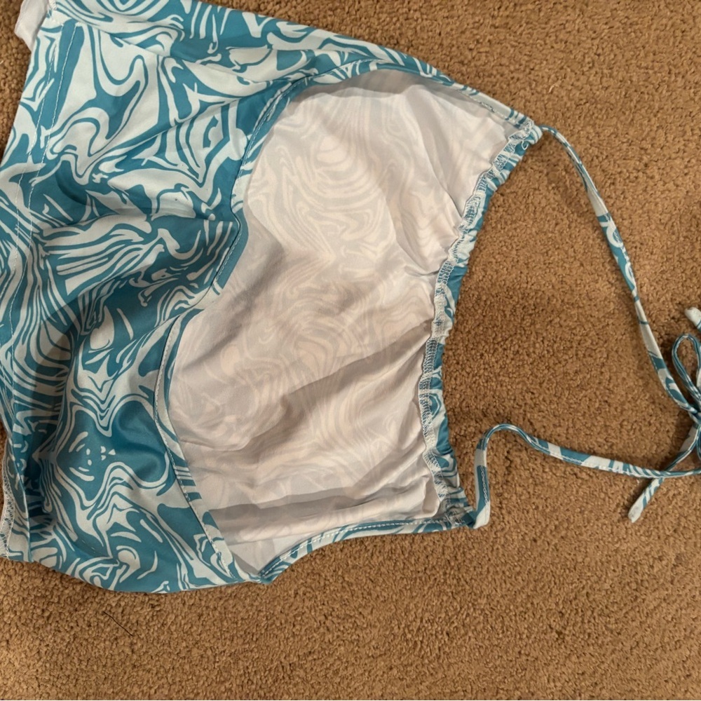 Cropped Blue and White Swirl Pattern Tied Halter Top - Picture 4 of 4